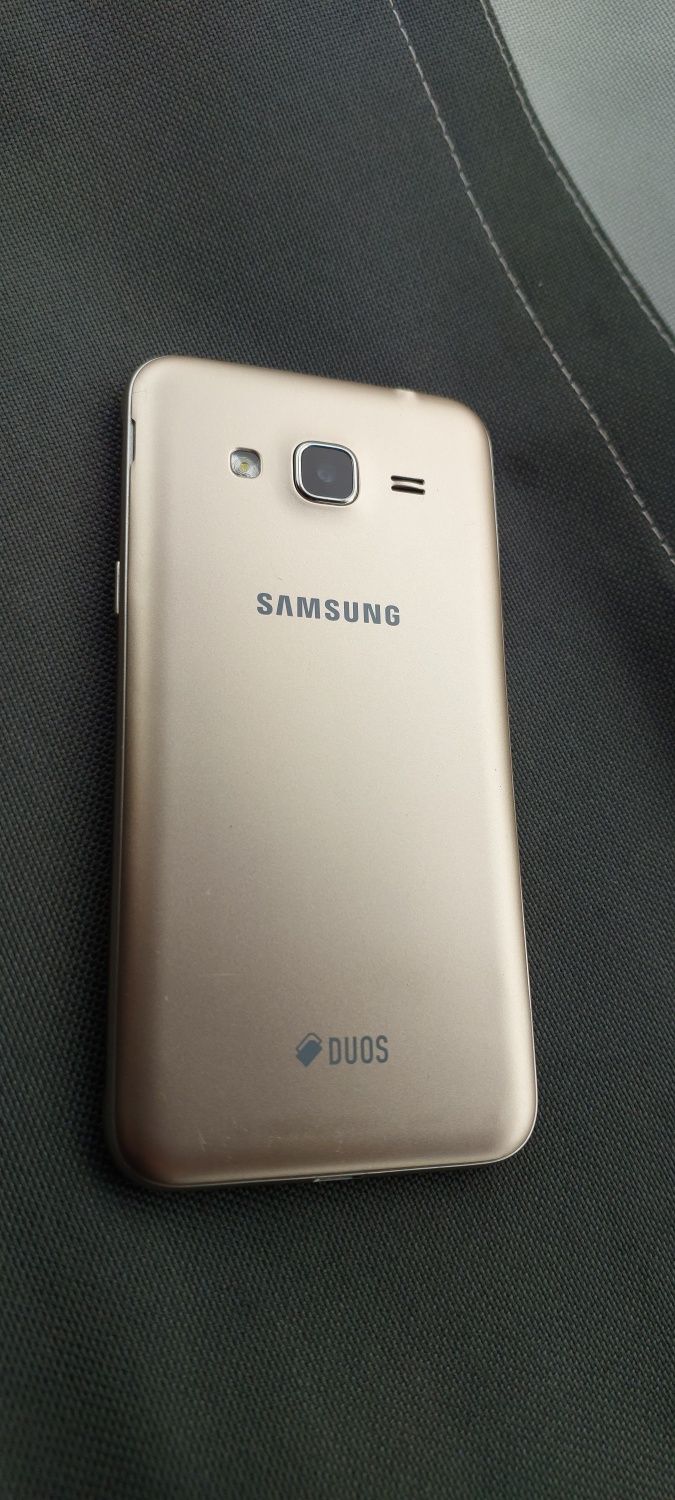 Продам на запчасти самсунг samsung j-3, j3,  j320h