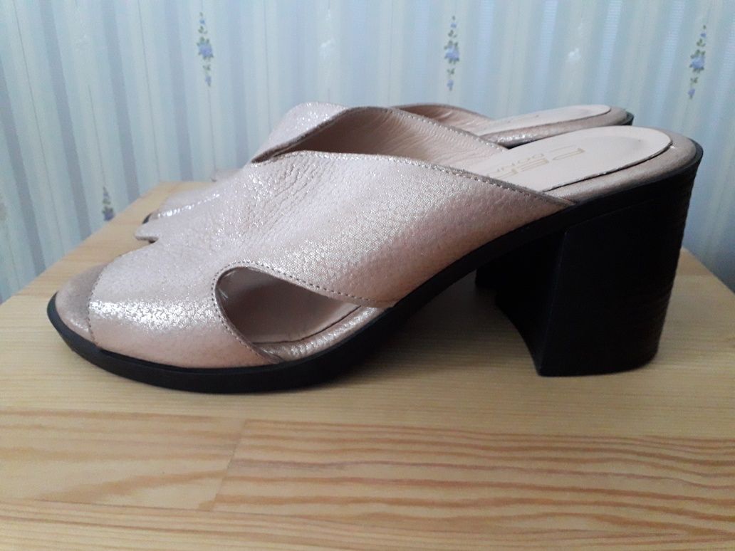 Шлёпки  женские , кожаные