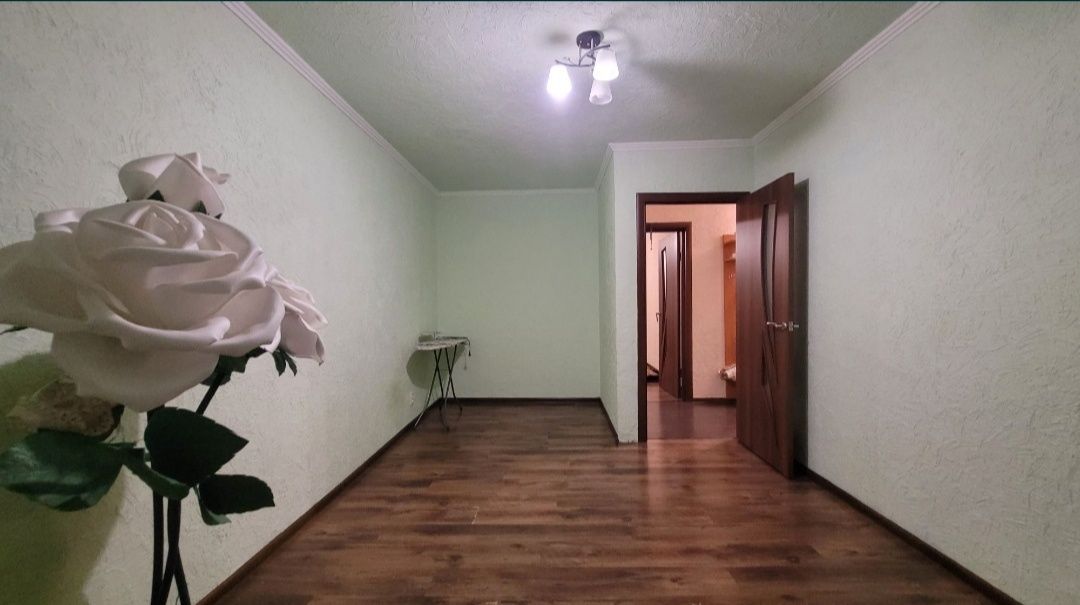 Продам 2-я , р-н Океана 17 шк,4 этаж 17, млн