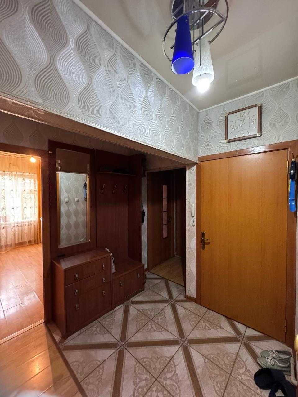 Продается 4-комнатная квартира в 16-микрорайоне (остановка Атлант)