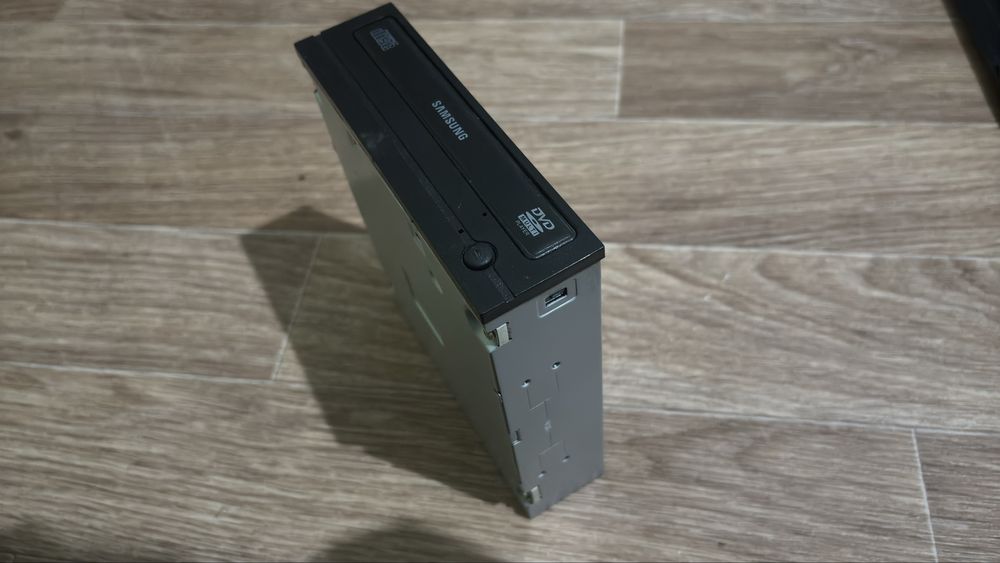 Дисковый накопитель Dell FTKRM 0FTKRM SATA DVD-ROM Toshiba TS-H353