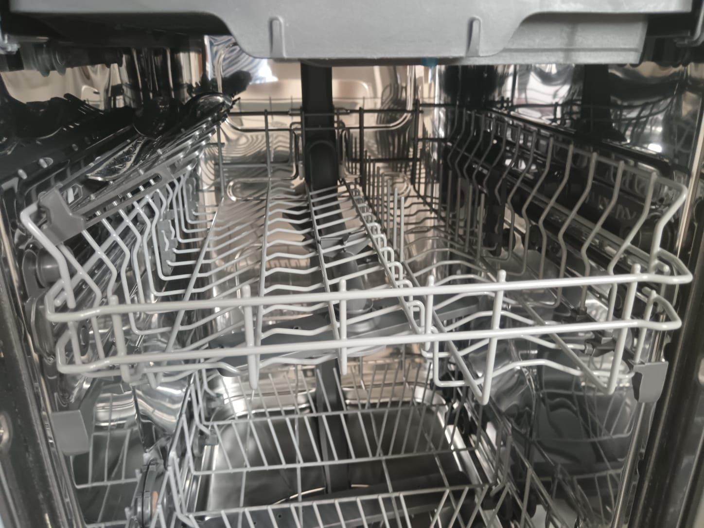 Продам посудомоечную машину