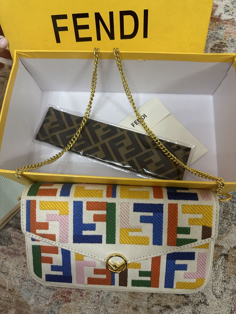Gucci кофта Fendi сумка