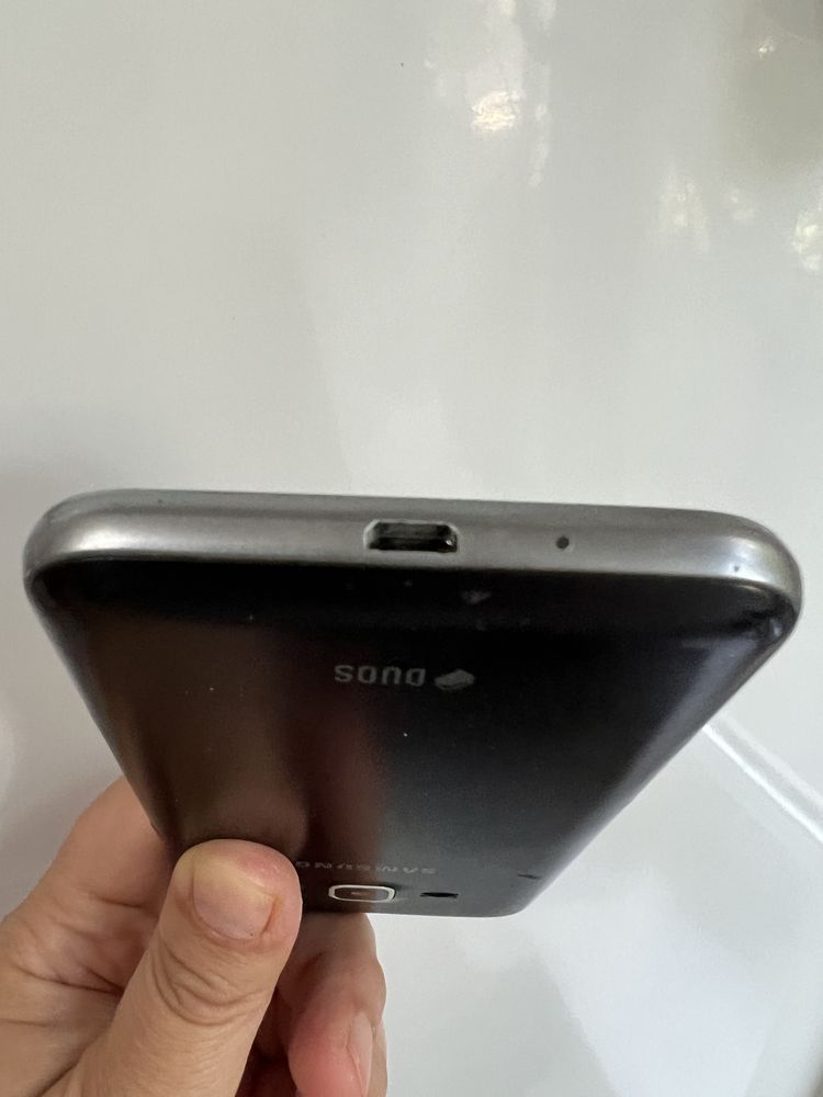 Samsung Galaxy J1 (2016) телефон