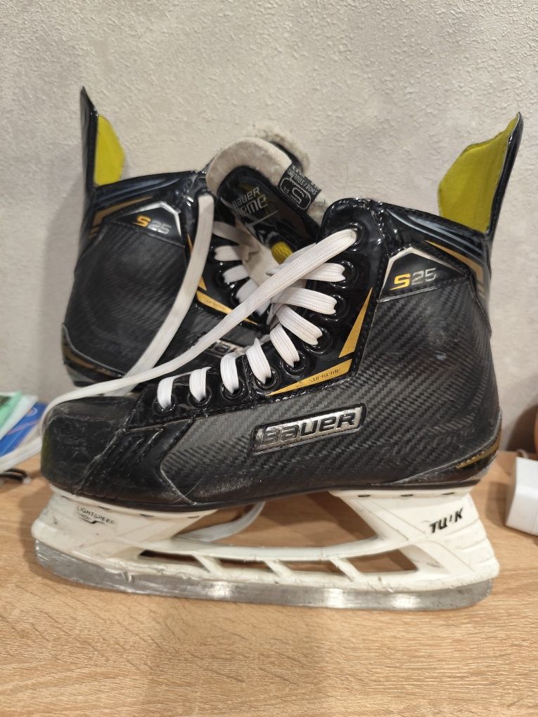 Продам коньки Bauer