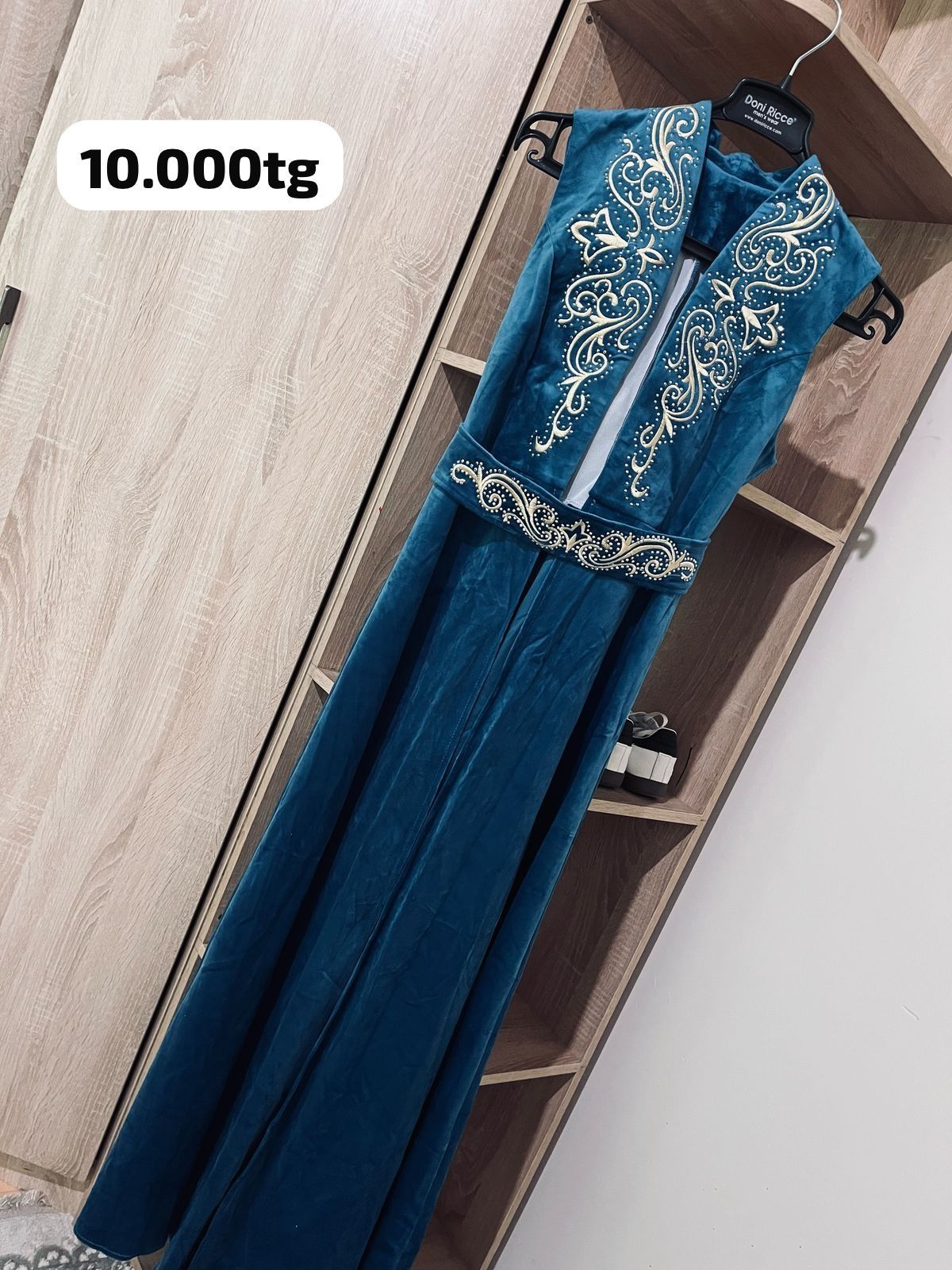 Продам  платье для узату, костюм и юбка,