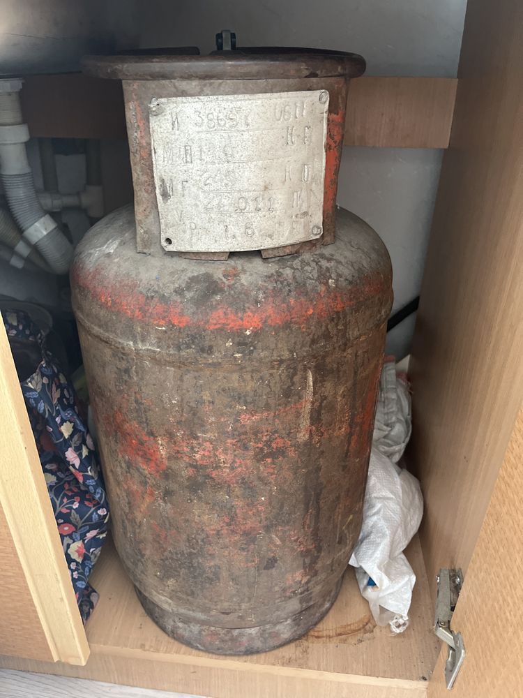 Продам газ плиту и газ баллон