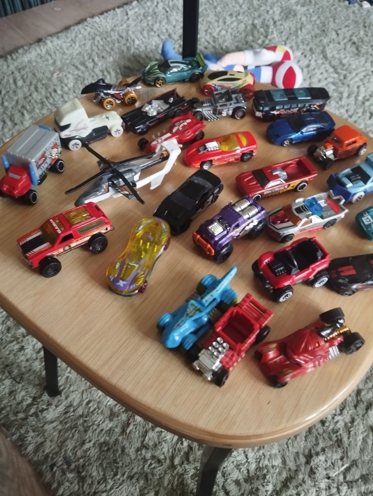 Продам машинки hot wheels оригинал в хорошем состоянии