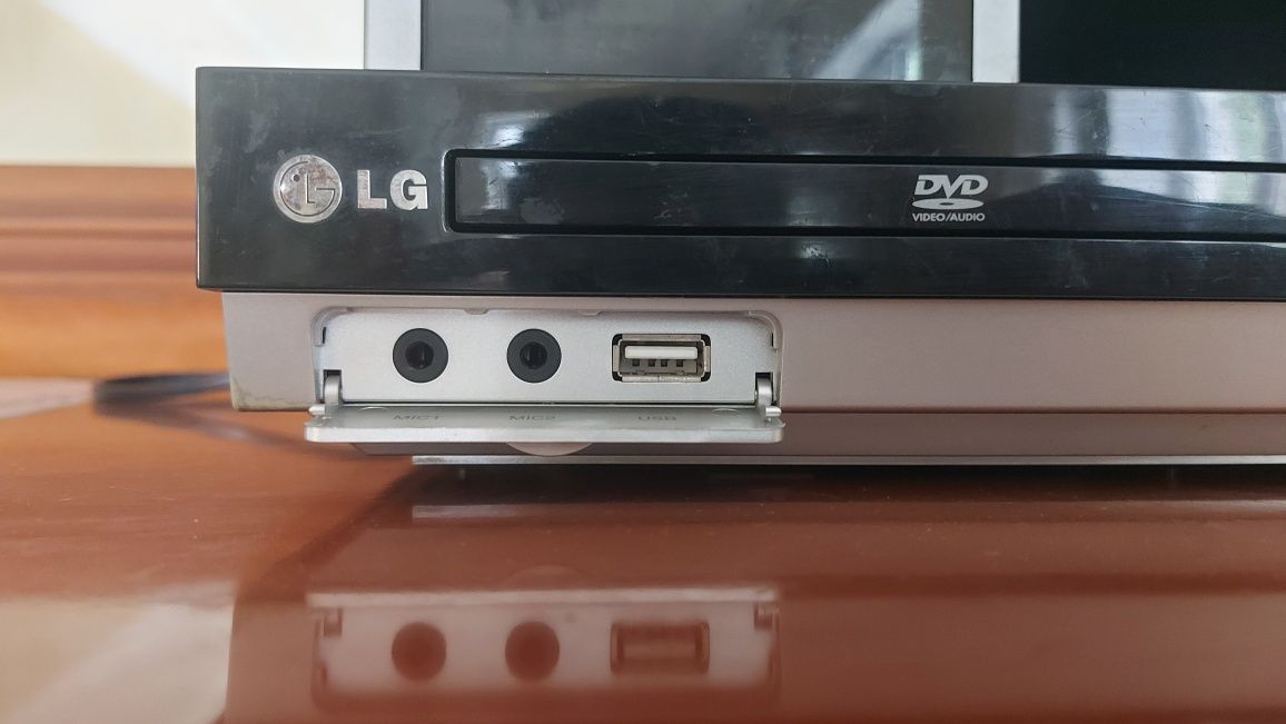 Домашний кинотеатр караоке LG