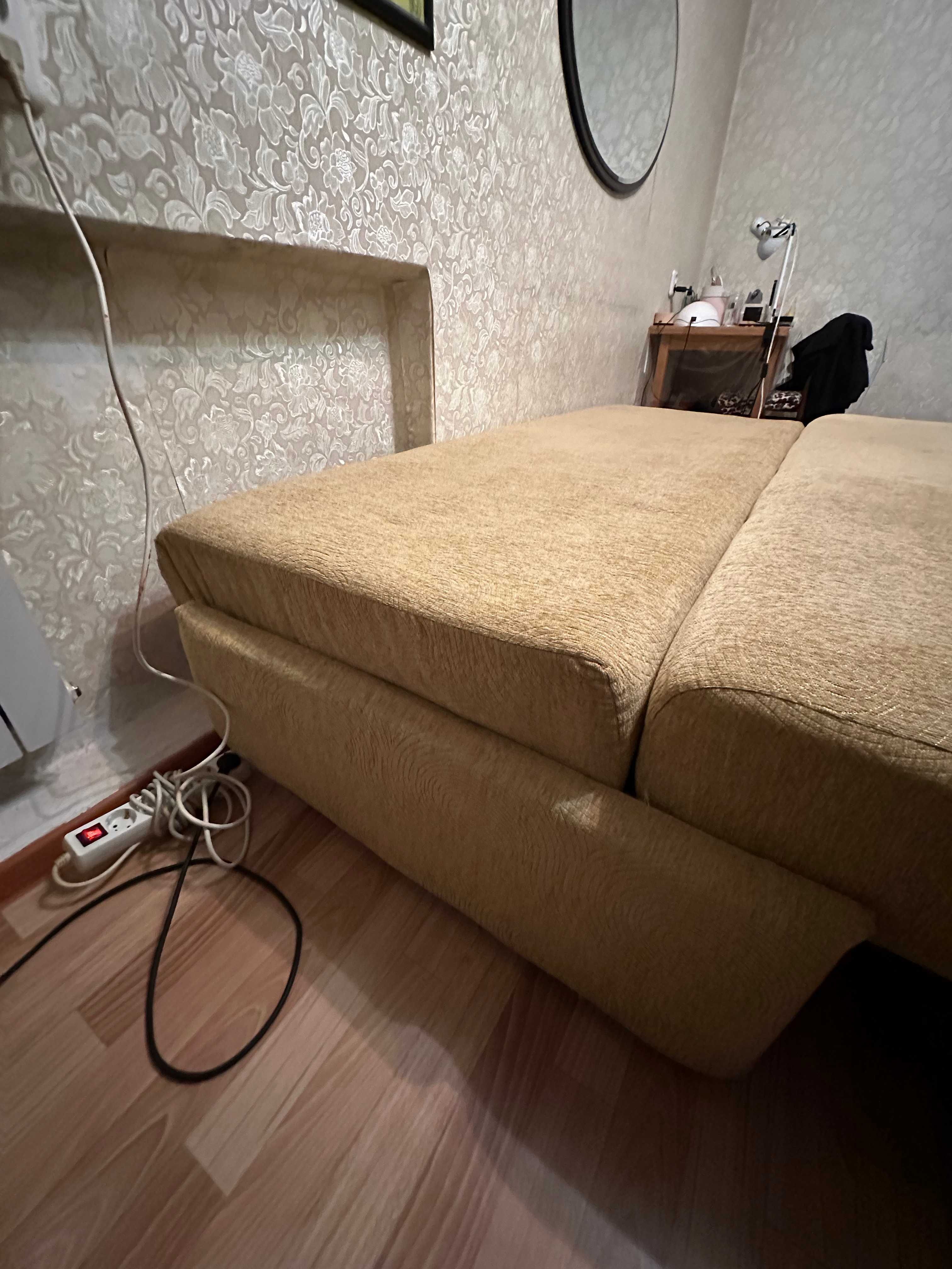 Диван раскладной б/у