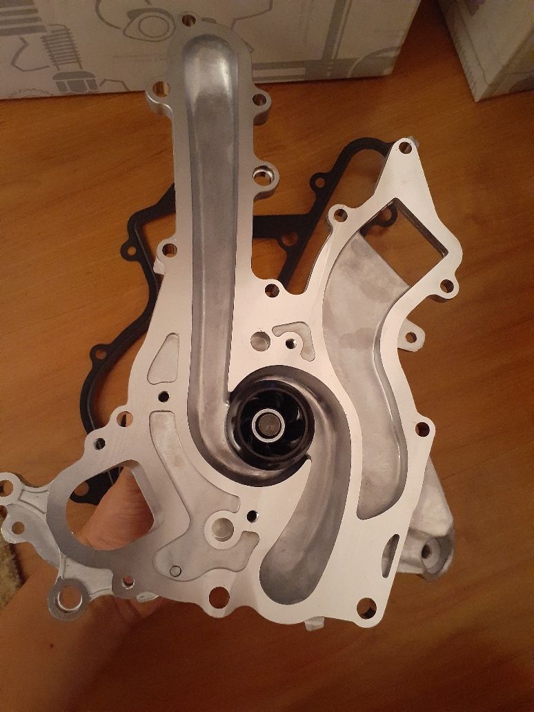 Помпа водяная мерседес w222 w166  x166 GL ML Мотор М276