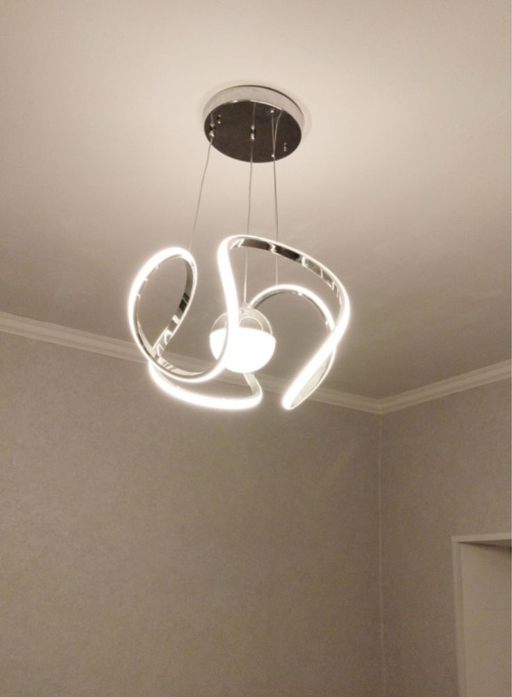 Красивая люстра LED