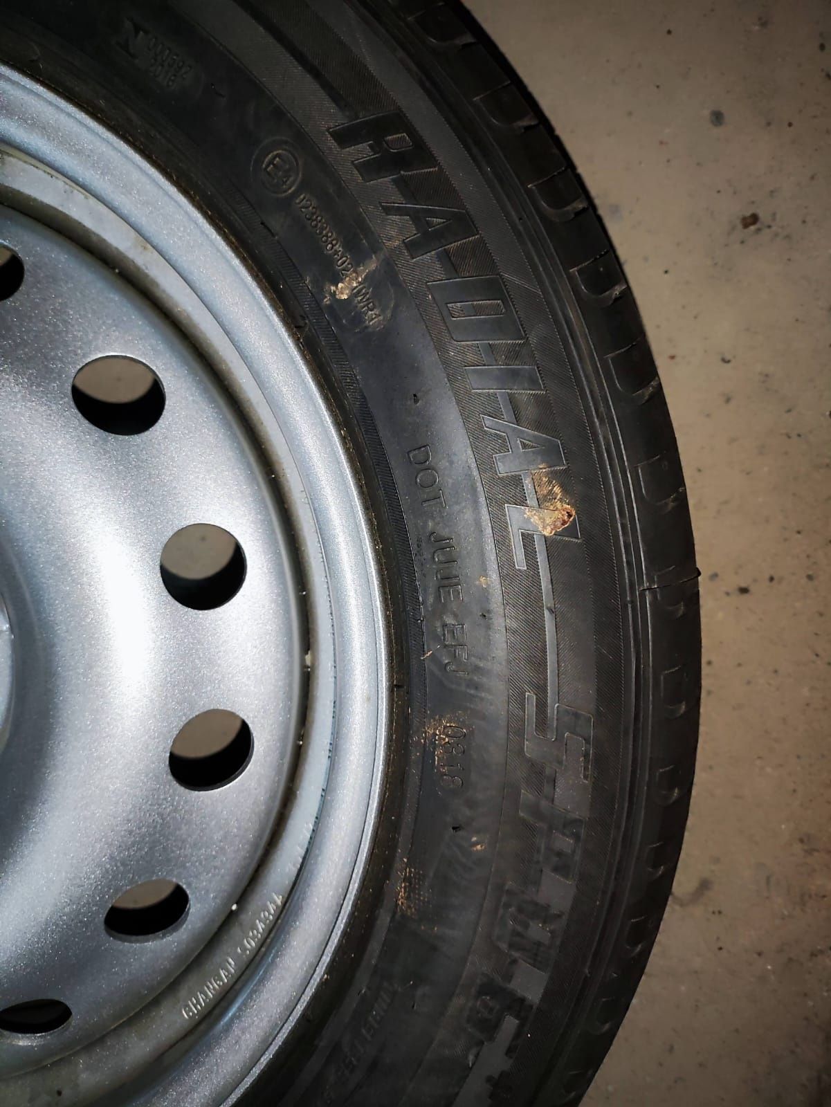 новая покрышка (шина) с диском 205/60 R16 Goodride