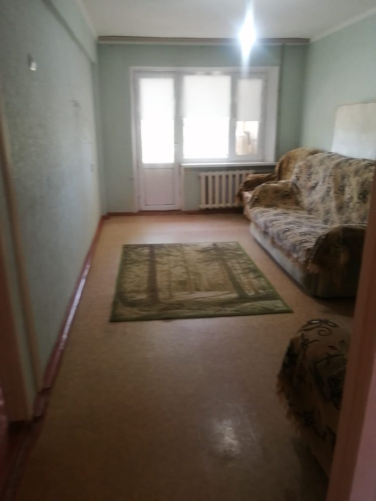 Сдаётся дв комн кв на 17 кв  мкрн 'А' , возле 7 школы, мечети.