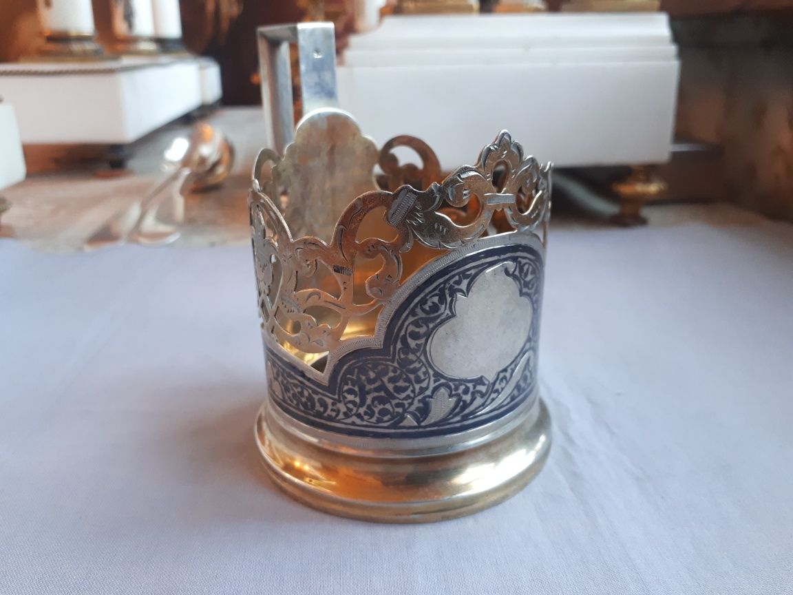 Серебряный подстаканник.