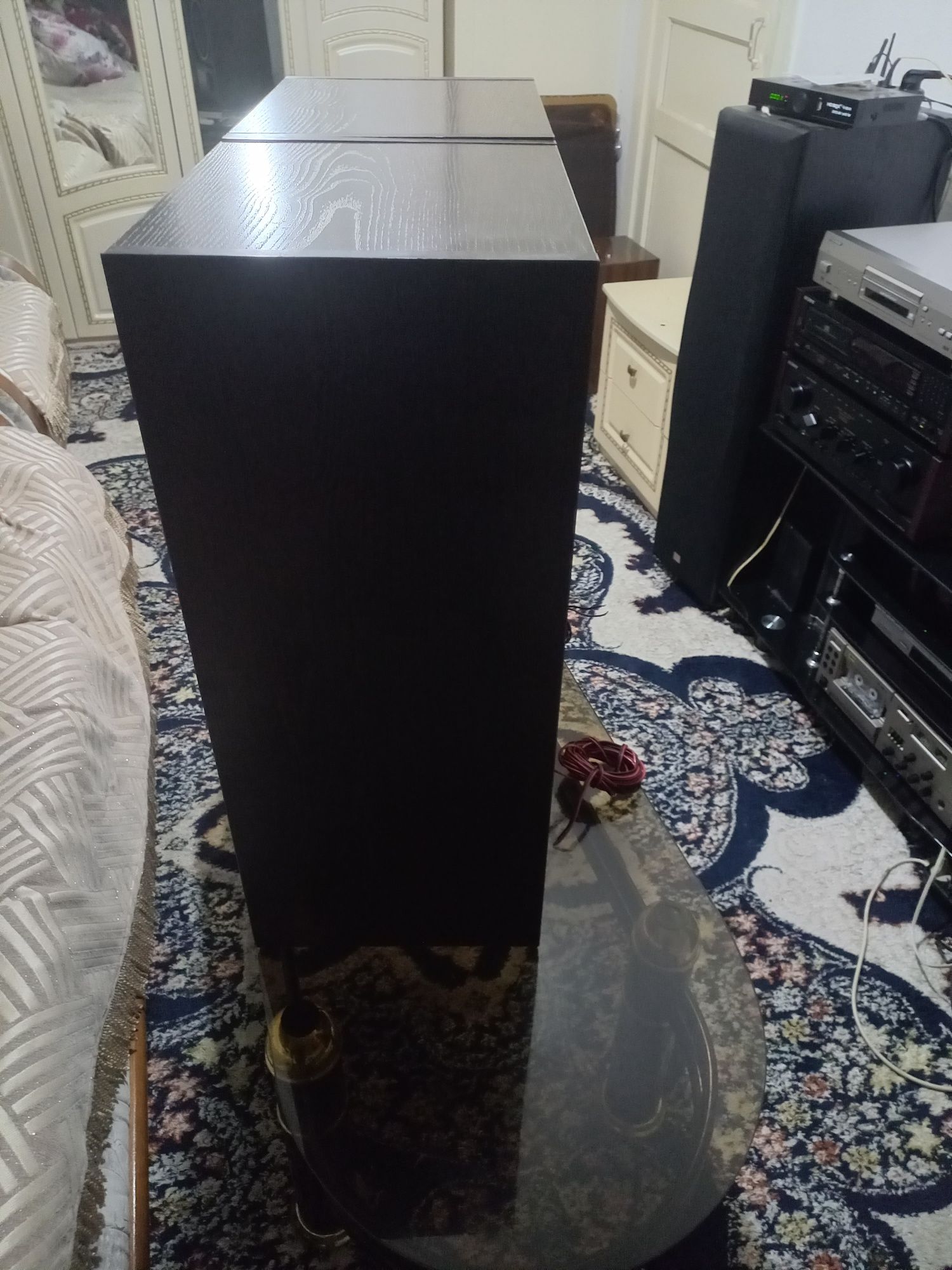 Акустика jbl e90в чёрном цвете