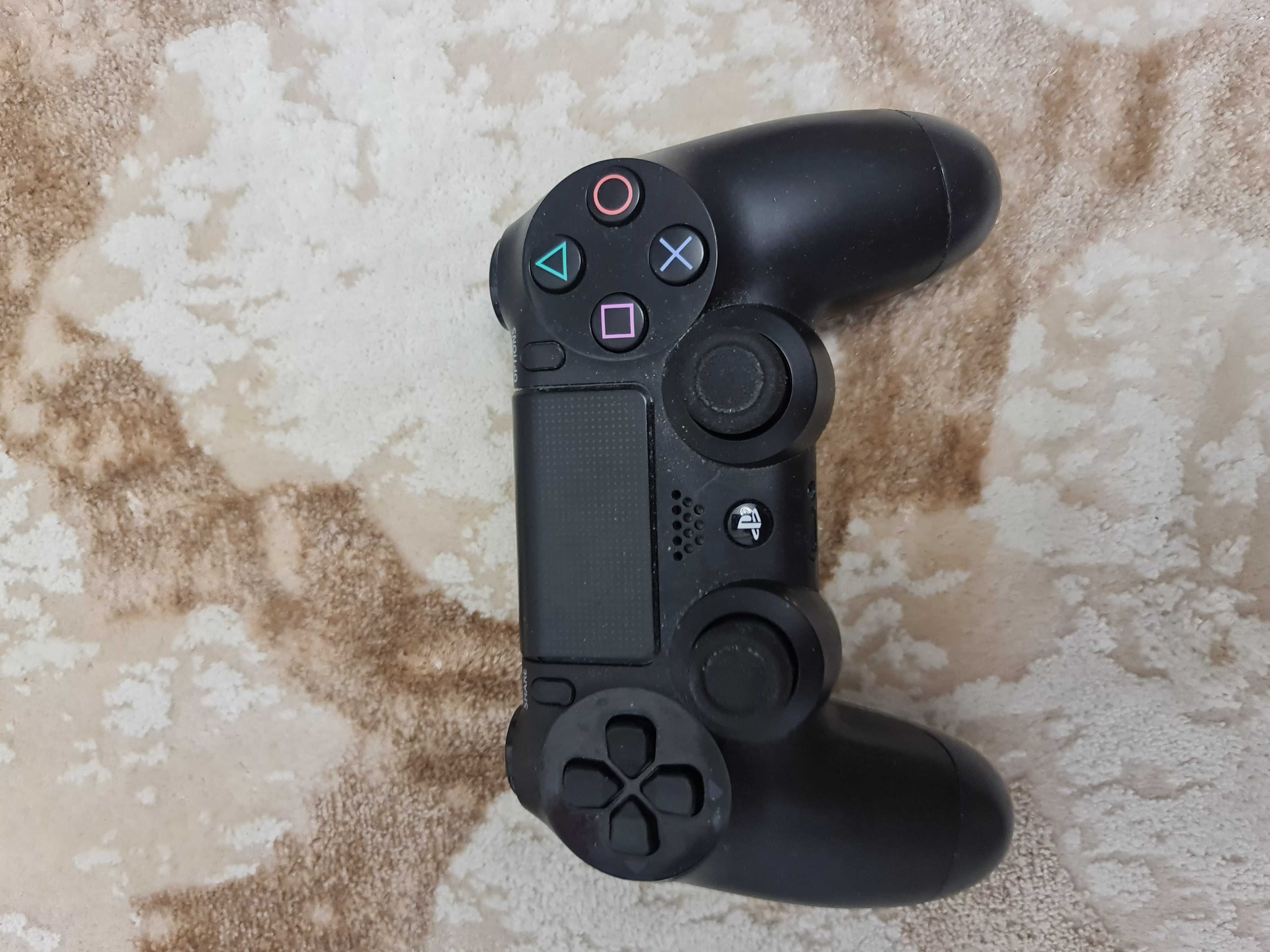 Продам playstation 4 2016 года