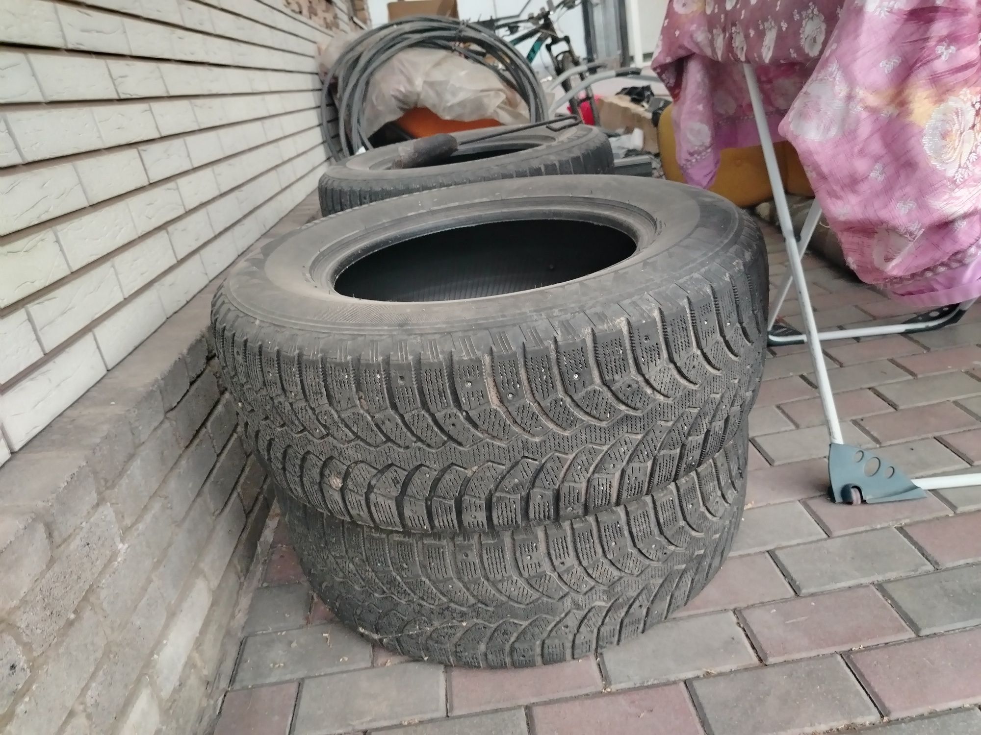 Продам резину на ленд круйзер прадо