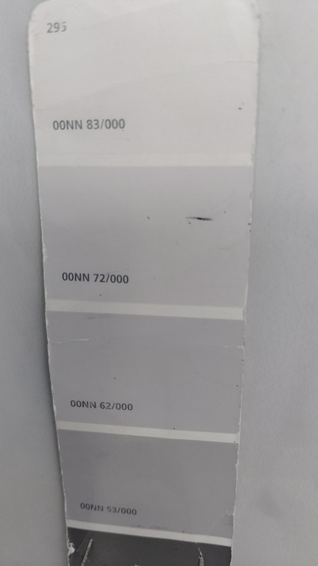 Продам краску для стен Dulux куплен в Мастер дом.