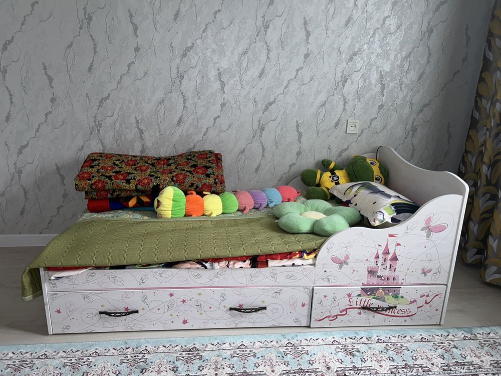 Детская мебель в отличном состояний пользовались не долго.