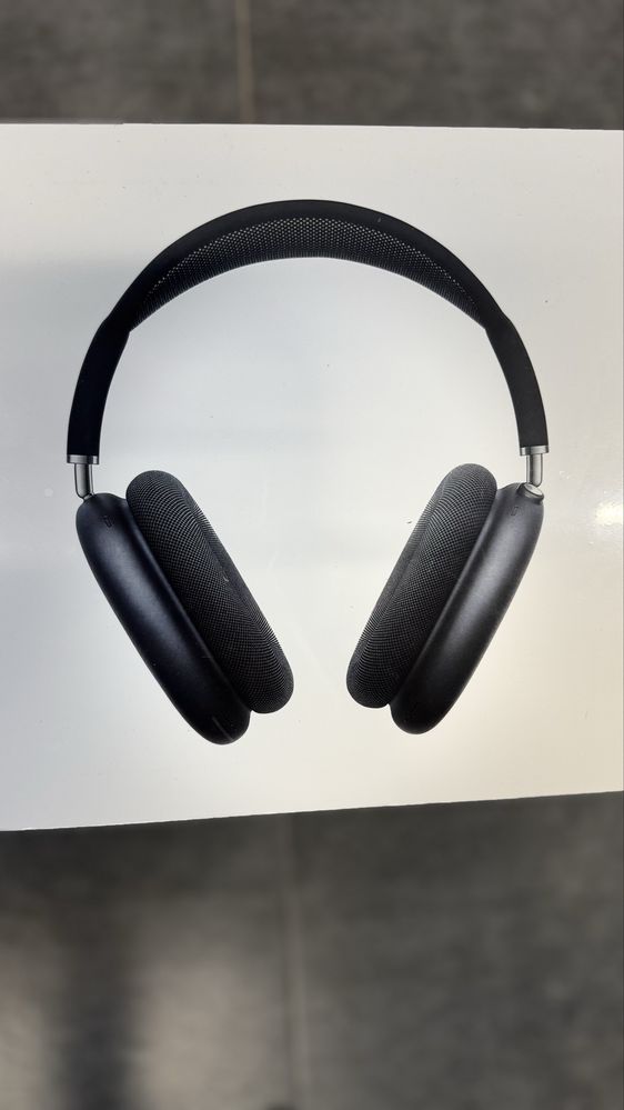 В продаже наушники AirPods Max