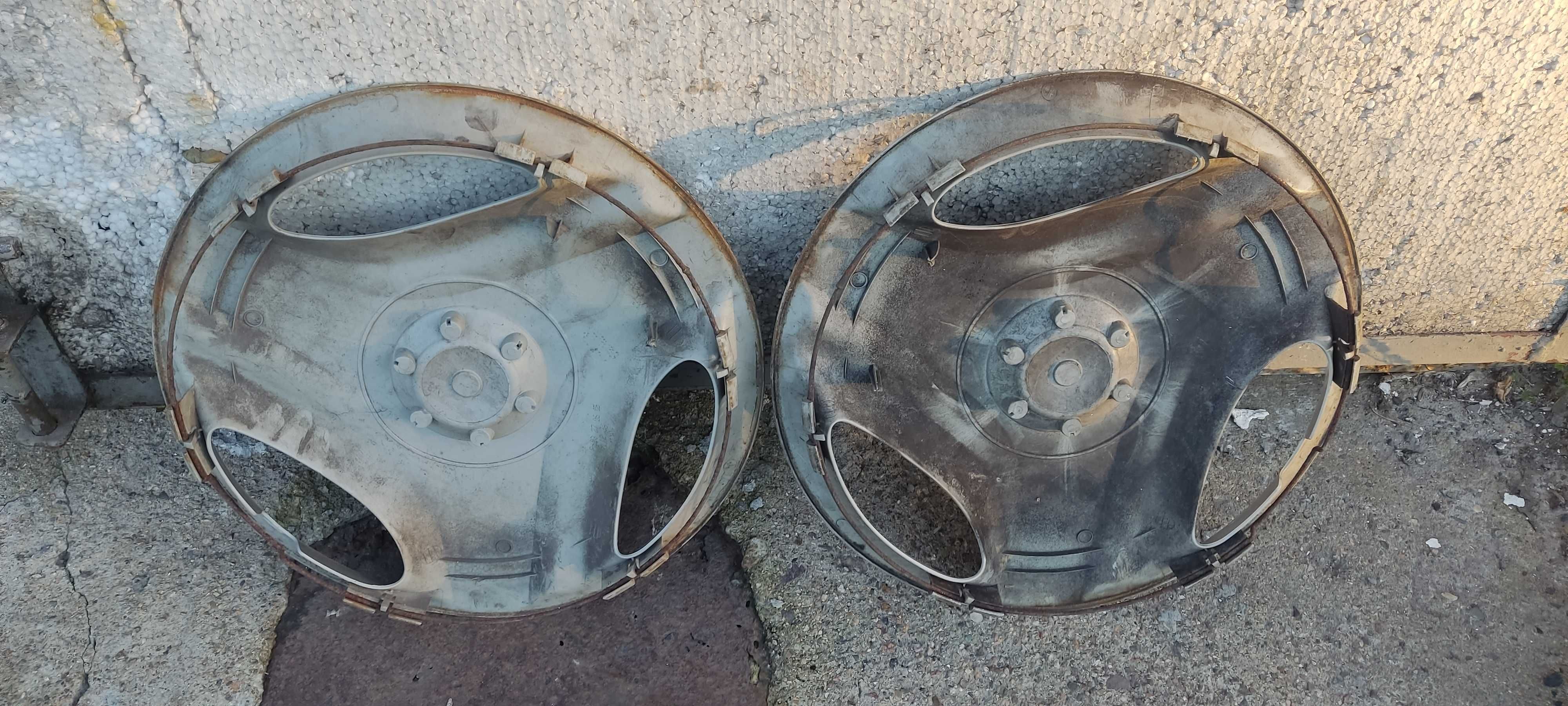 Два колпака на Nissan Almera Tino