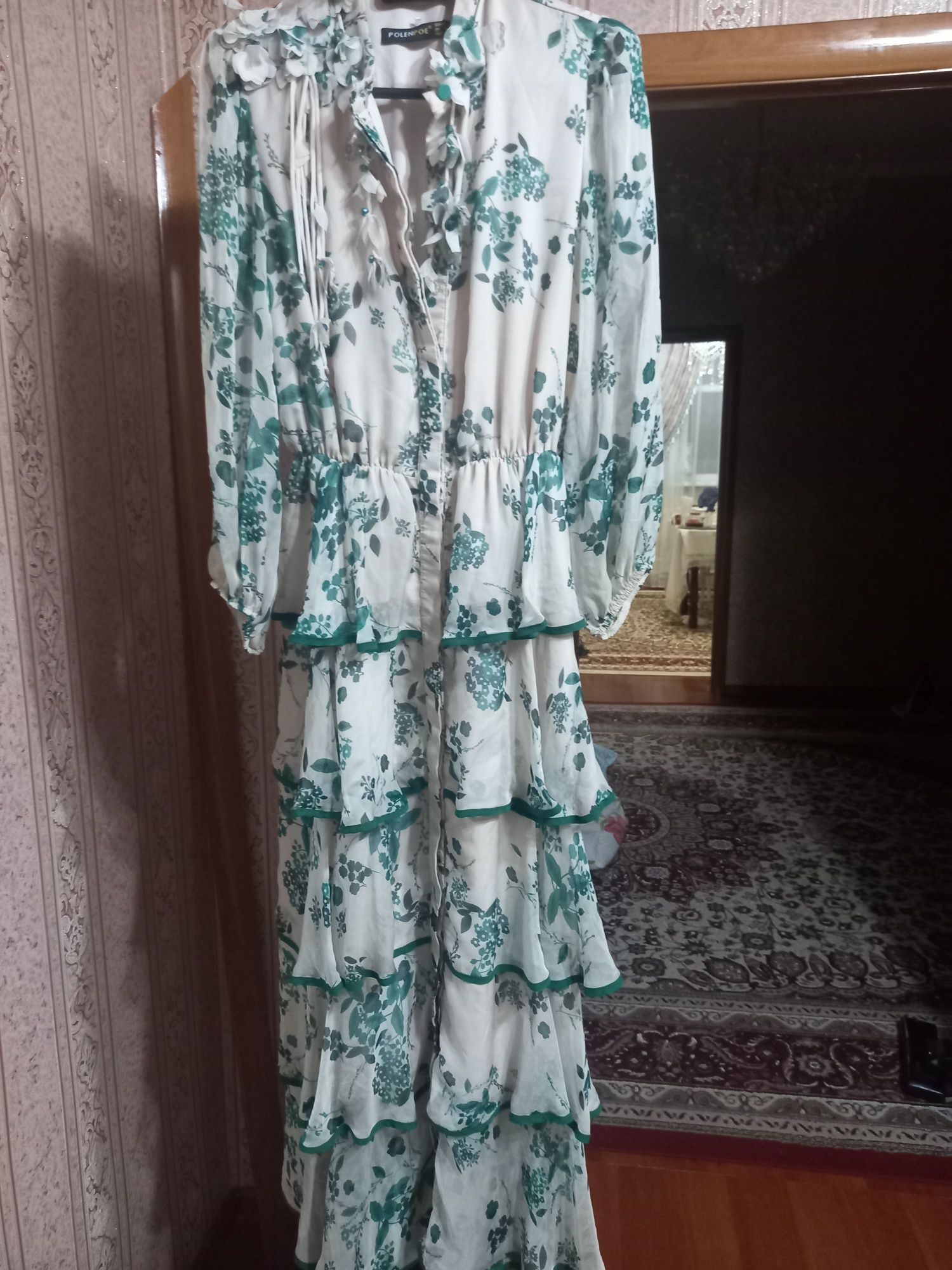 Платье нарядное.