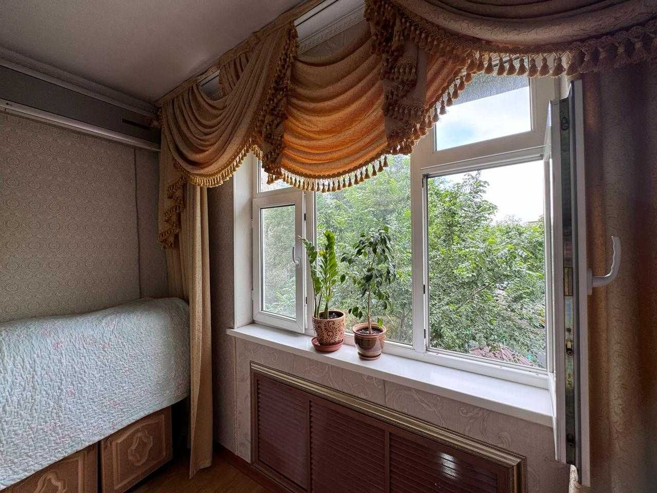 Продается 4-комнатная квартира в 16-микрорайоне (остановка Атлант)