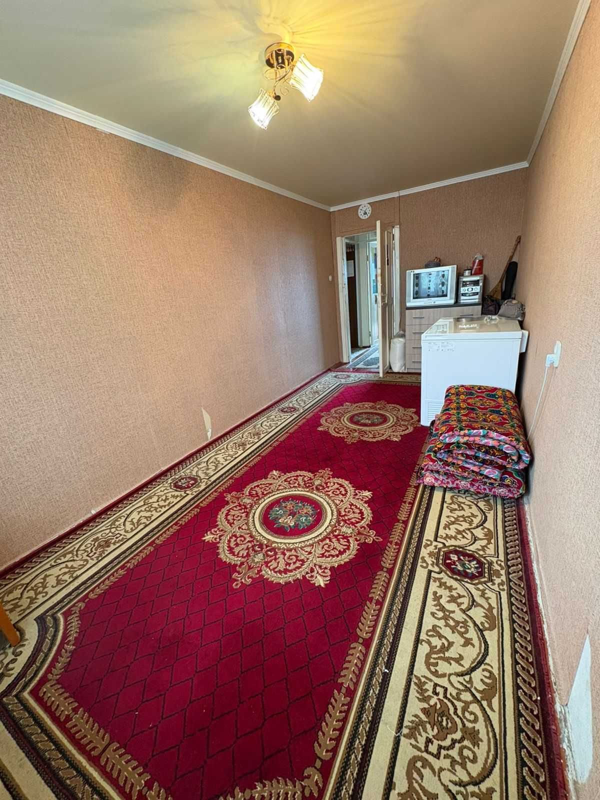 Продам 3 комнатную  квартиру  по Абая  5/5 эт