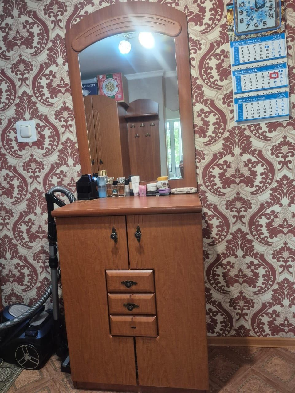 Продам прихожи шкаф