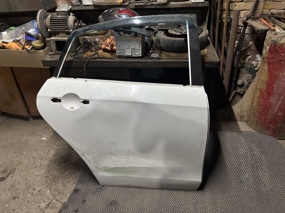 Дверь Nissan almera g15