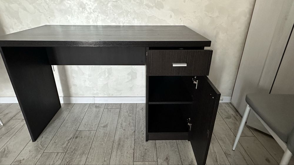Продается компьютерный стол