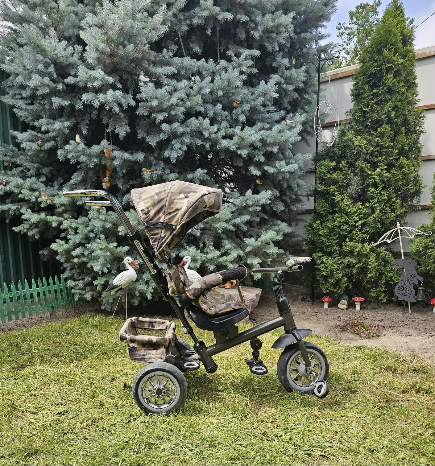 Коляска прогулочная- велосипед трёхколёсный.