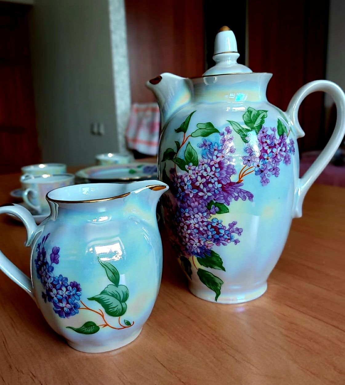 Фарфоровые Кофейные сервизы отличного качества.
