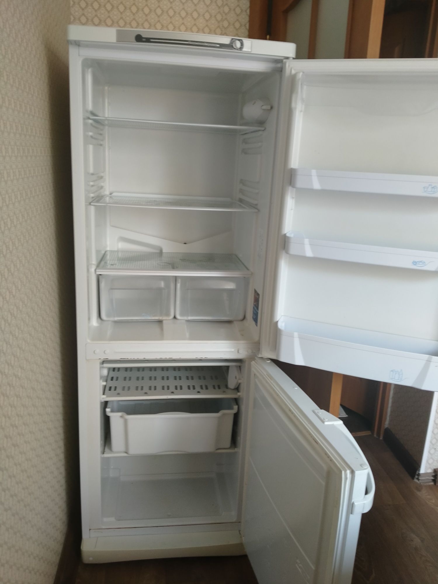 Продам холодильник