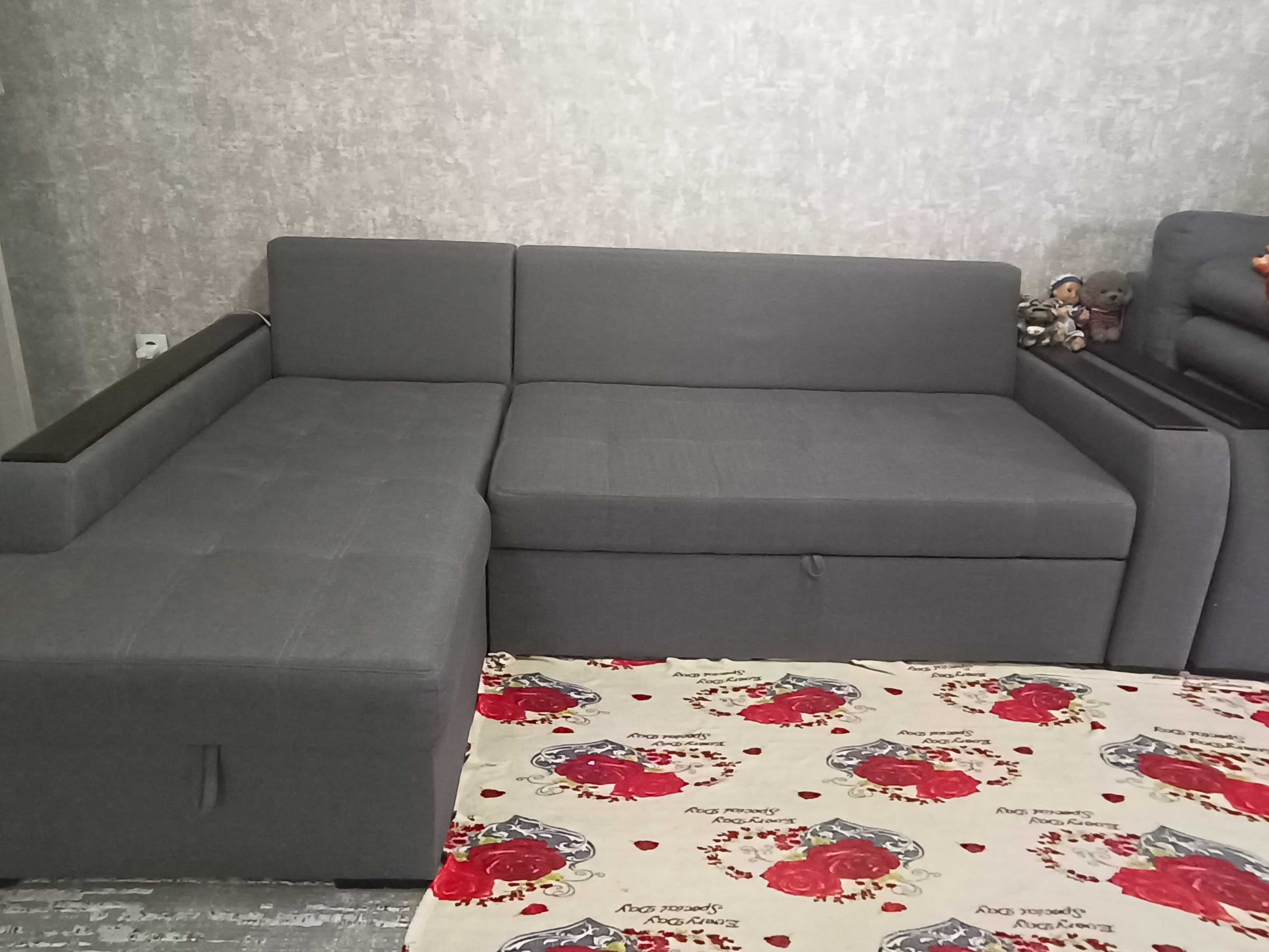 Продается уголок диван и кресло