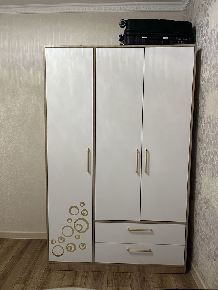Продам шифоньер и комп.стол