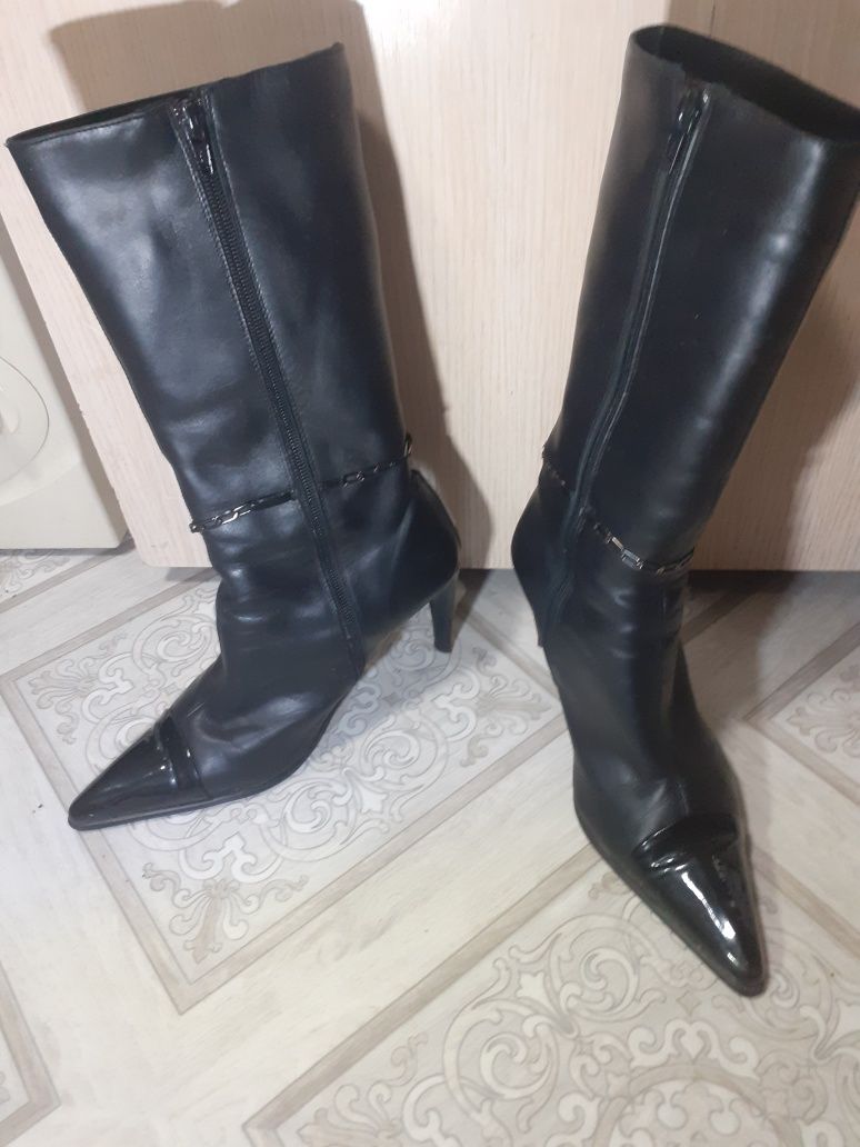 Продам сапоги женские 39размер новые