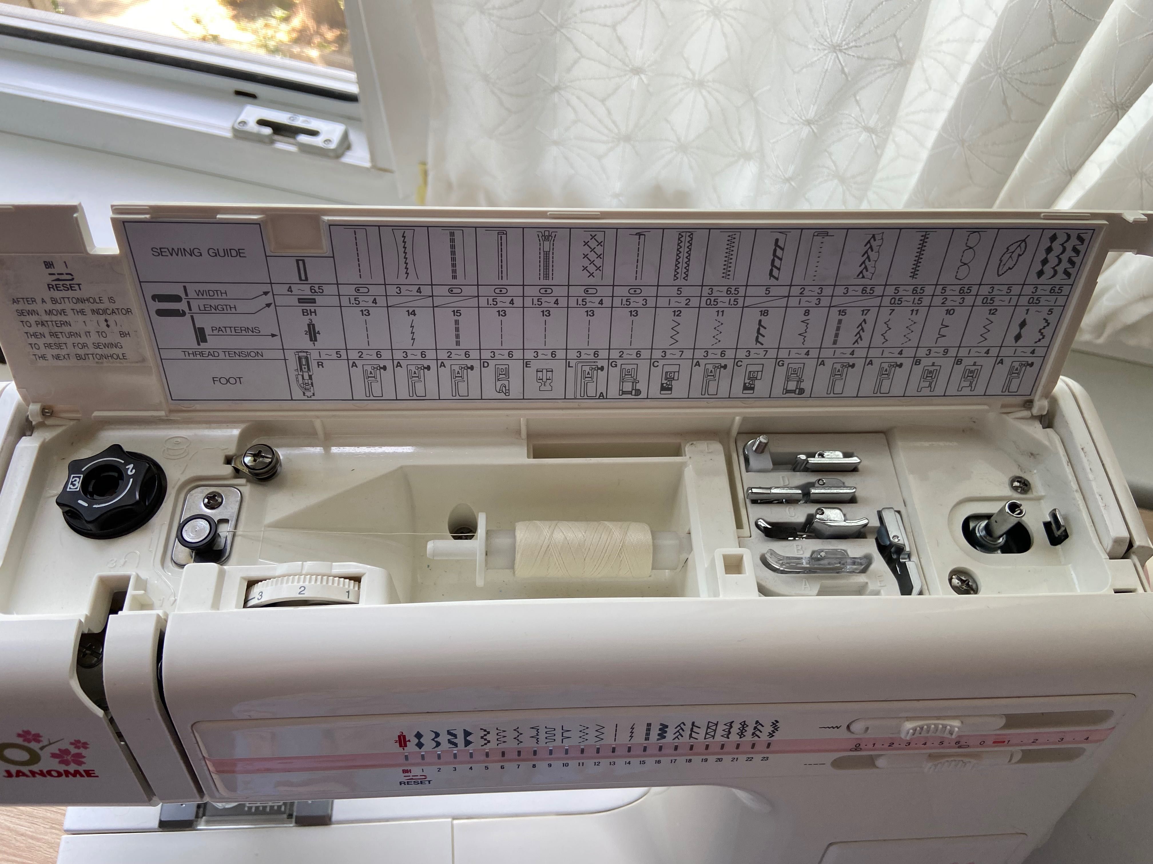 Швейная машина Janome 90A