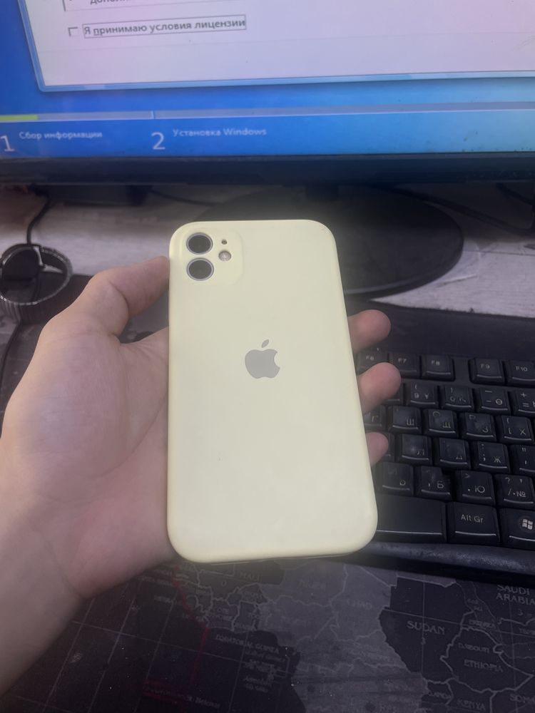 идеальный Iphone 11 трешин нет