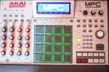 AKAI MPC Renaissance акай музыкальный пульт пад