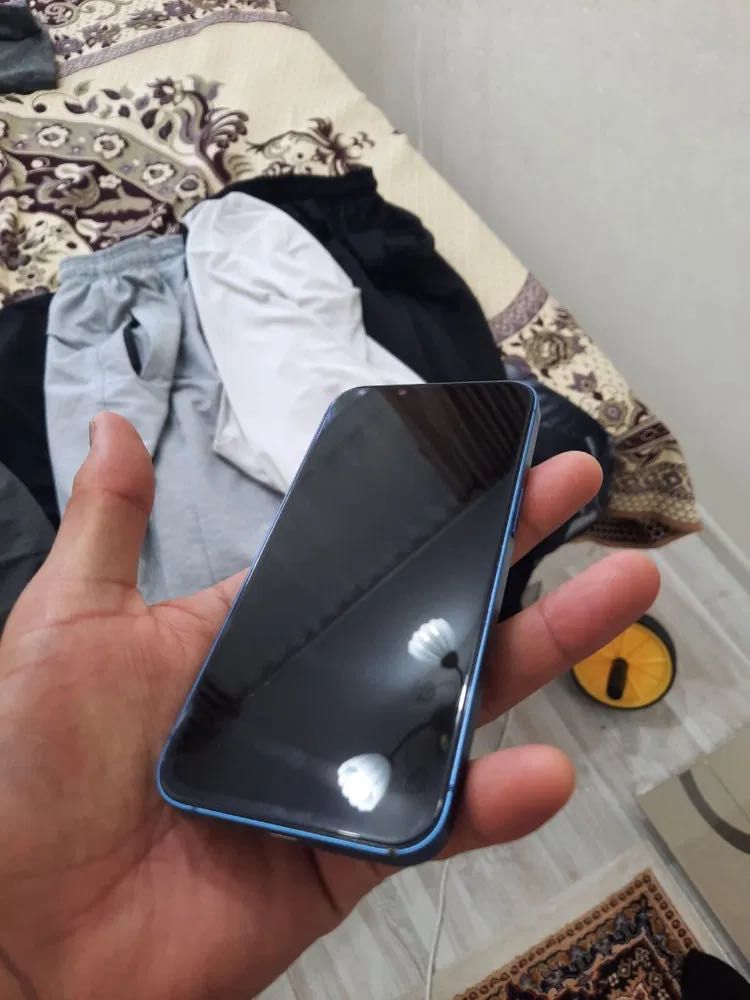 Продам iPhone 13 айфон 13