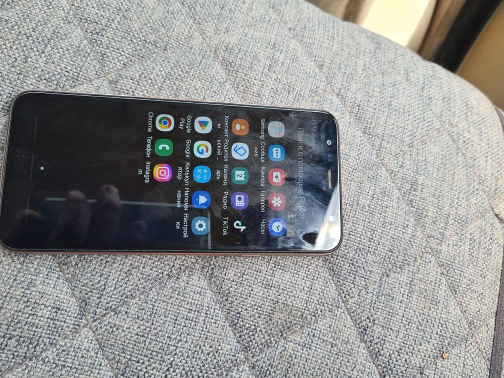 Продам самсунг ж4+