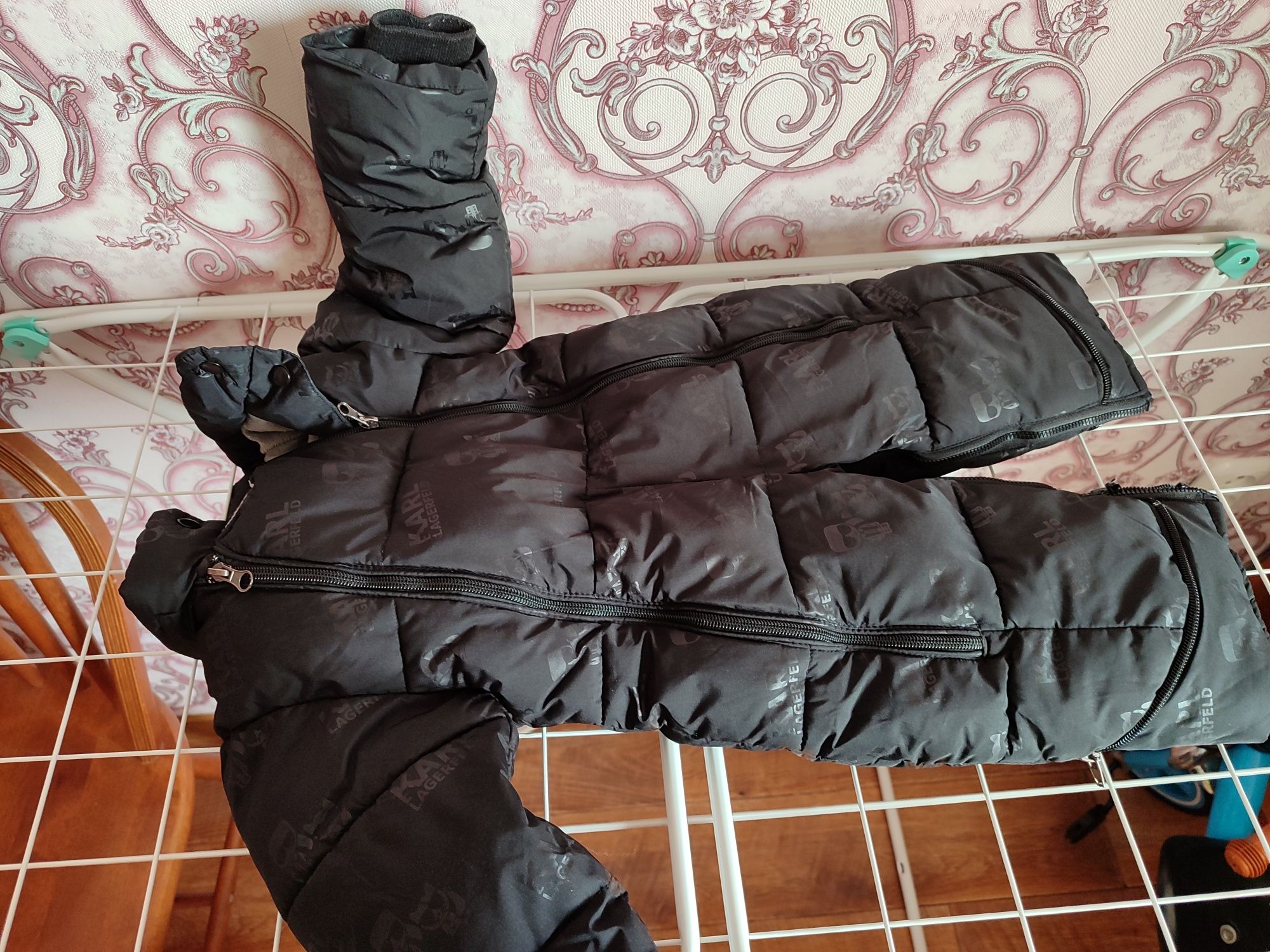 Продам зимний комбинезон детский