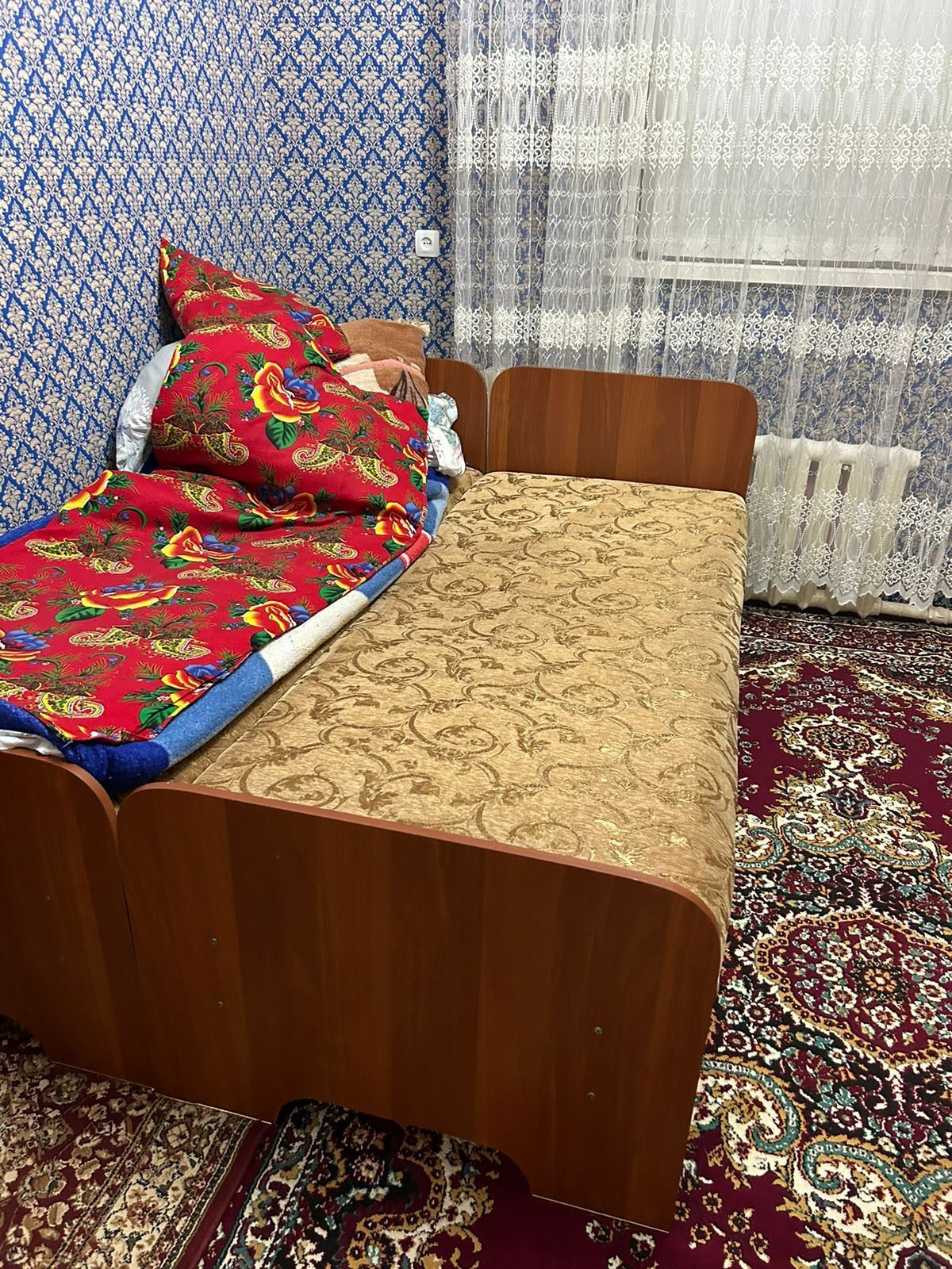 Продам КРОВАТЬ матрас открывается можно вещи  там положить