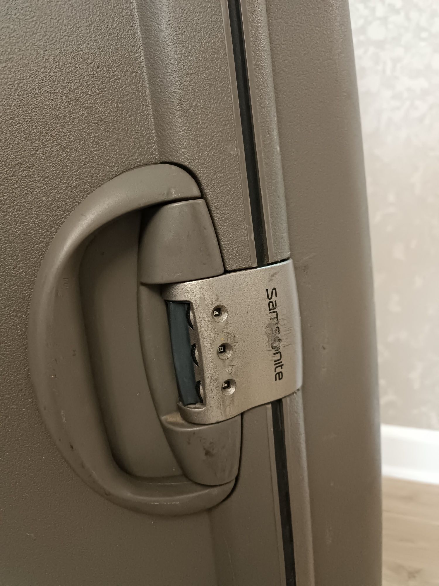 Продам чемодан Samsonite 111 литров