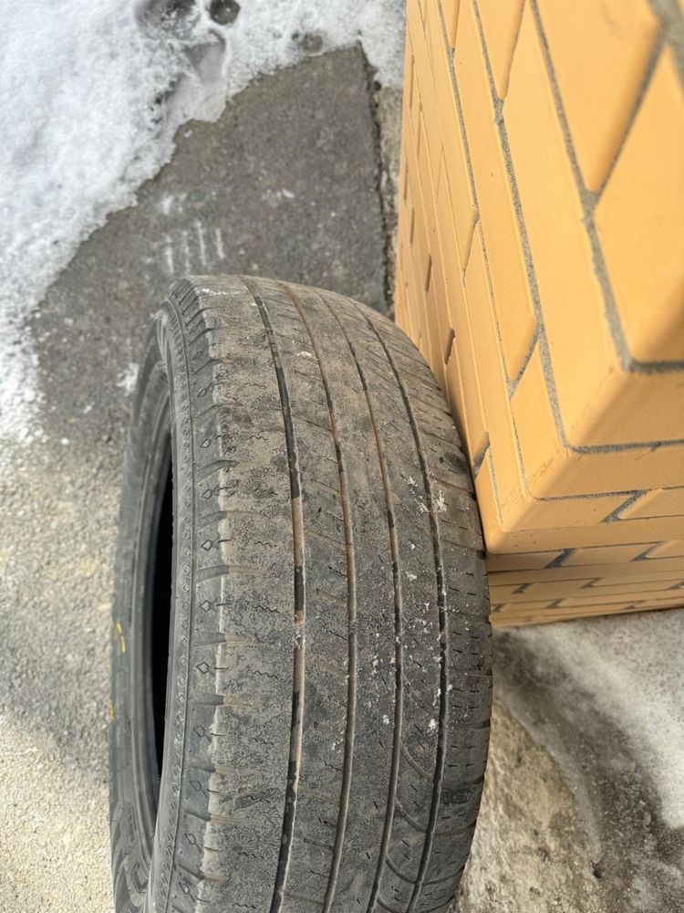 Продаю резину б/у  225. *65. *17