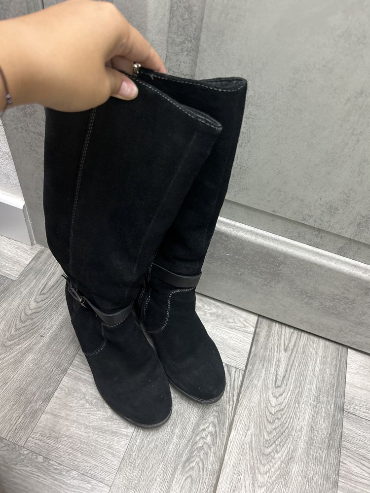 Продам зимние сапоги замша