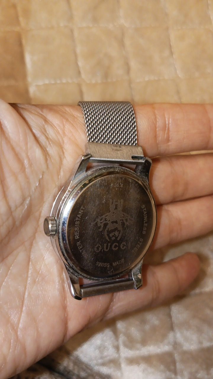 Часы от Gucci (с пчелкой)