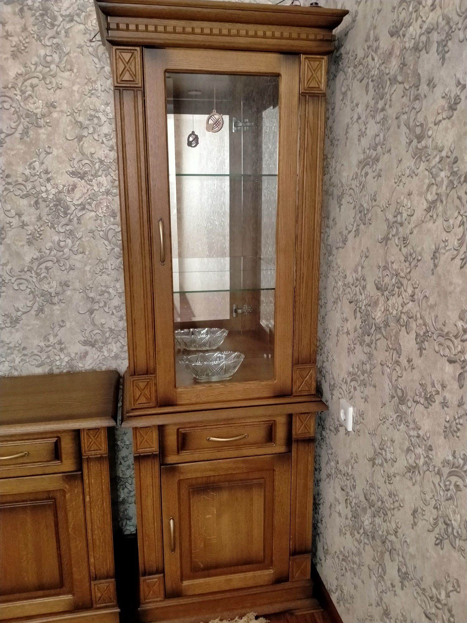Продается гостиная из массива дуба "Верди люкс"производство Беларусь